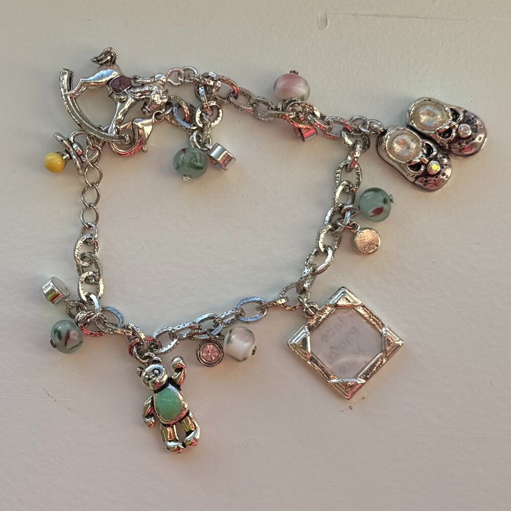 AVON 2004 "MOM'S TREASURE CHARM BRACELET"